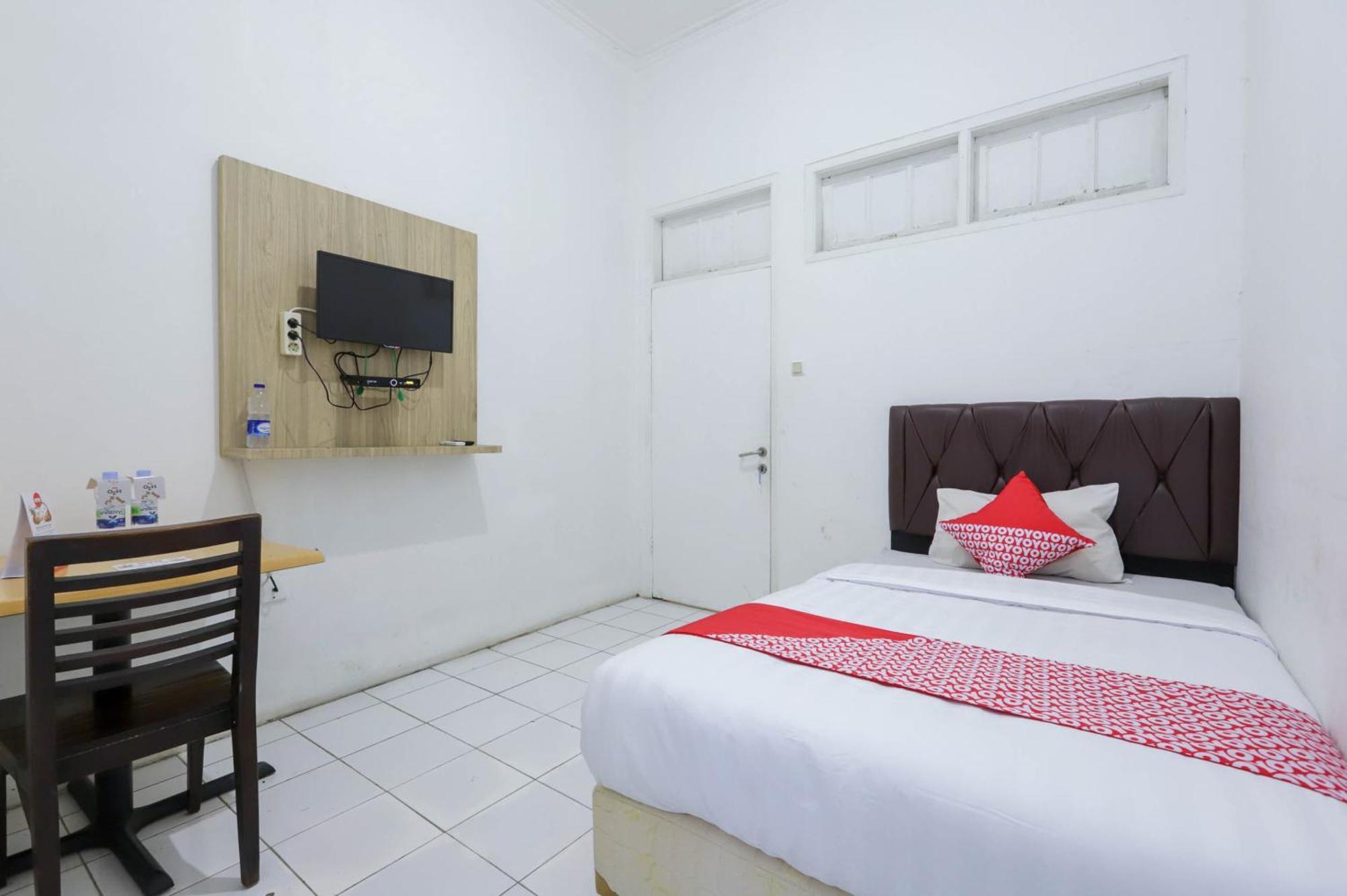 Oyo 1111 Pasar Baru Inn Джакарта Екстериор снимка