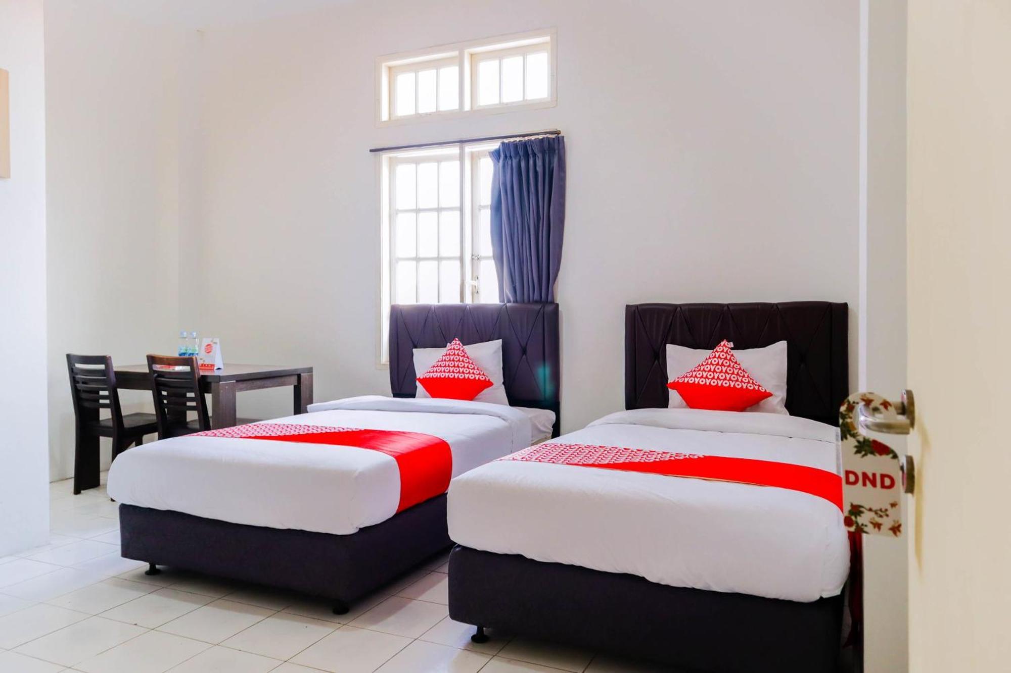 Oyo 1111 Pasar Baru Inn Джакарта Екстериор снимка