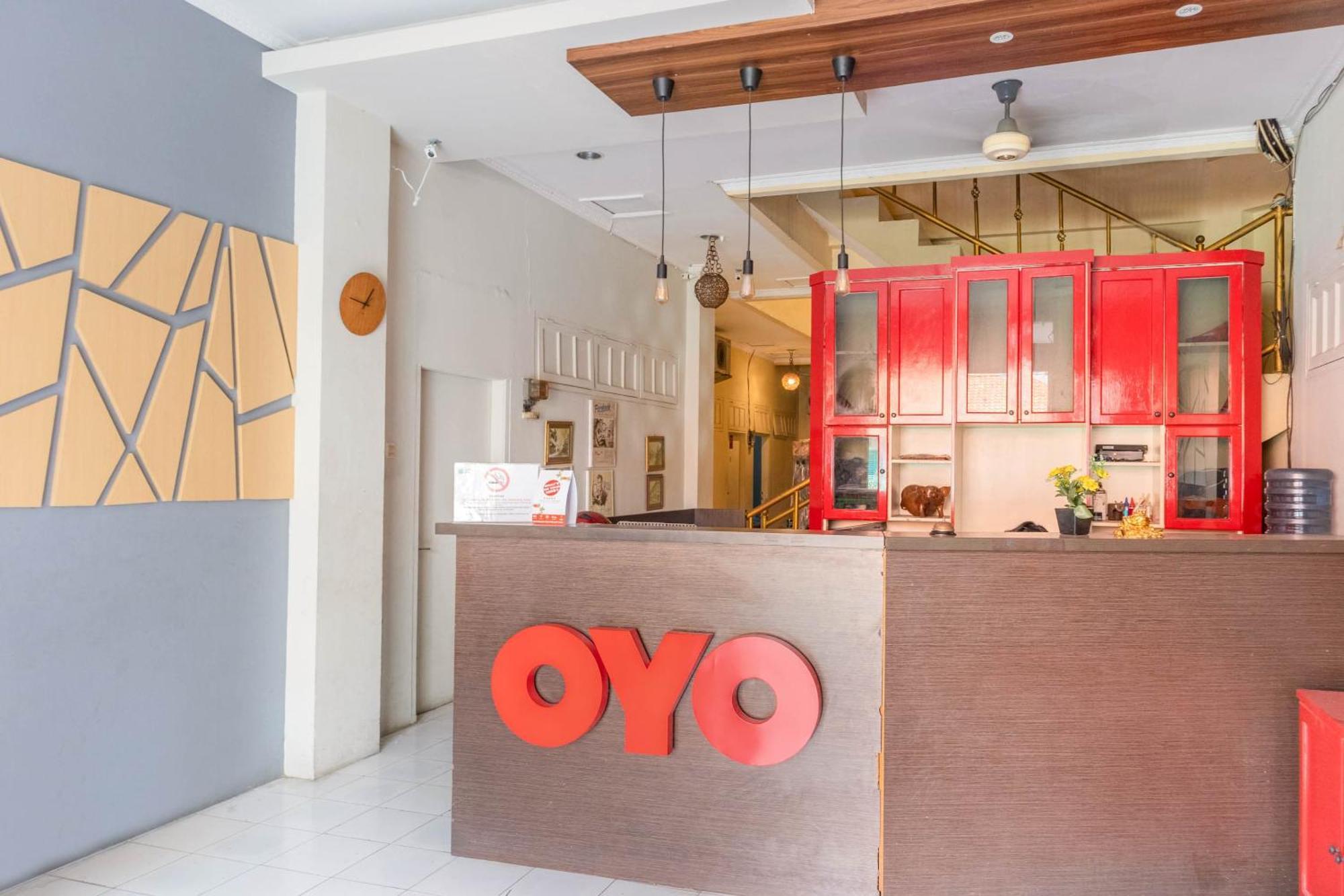 Oyo 1111 Pasar Baru Inn Джакарта Екстериор снимка