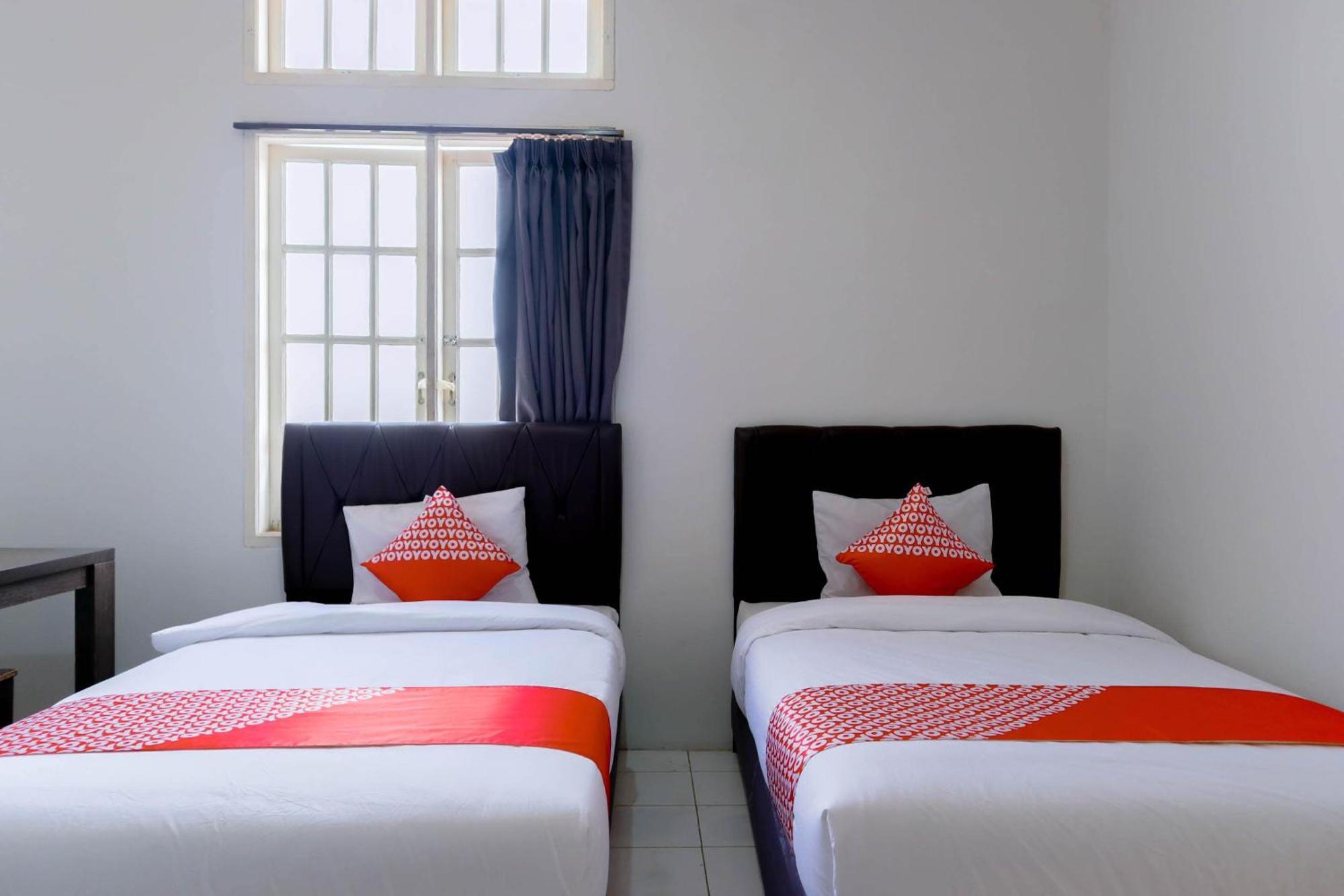 Oyo 1111 Pasar Baru Inn Джакарта Екстериор снимка