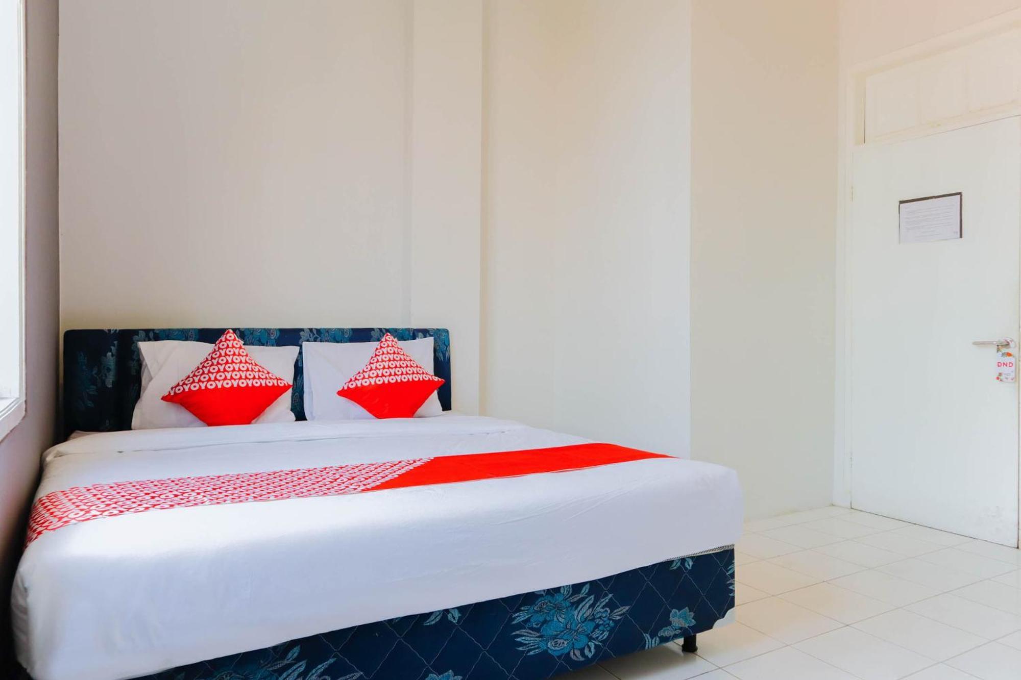 Oyo 1111 Pasar Baru Inn Джакарта Екстериор снимка