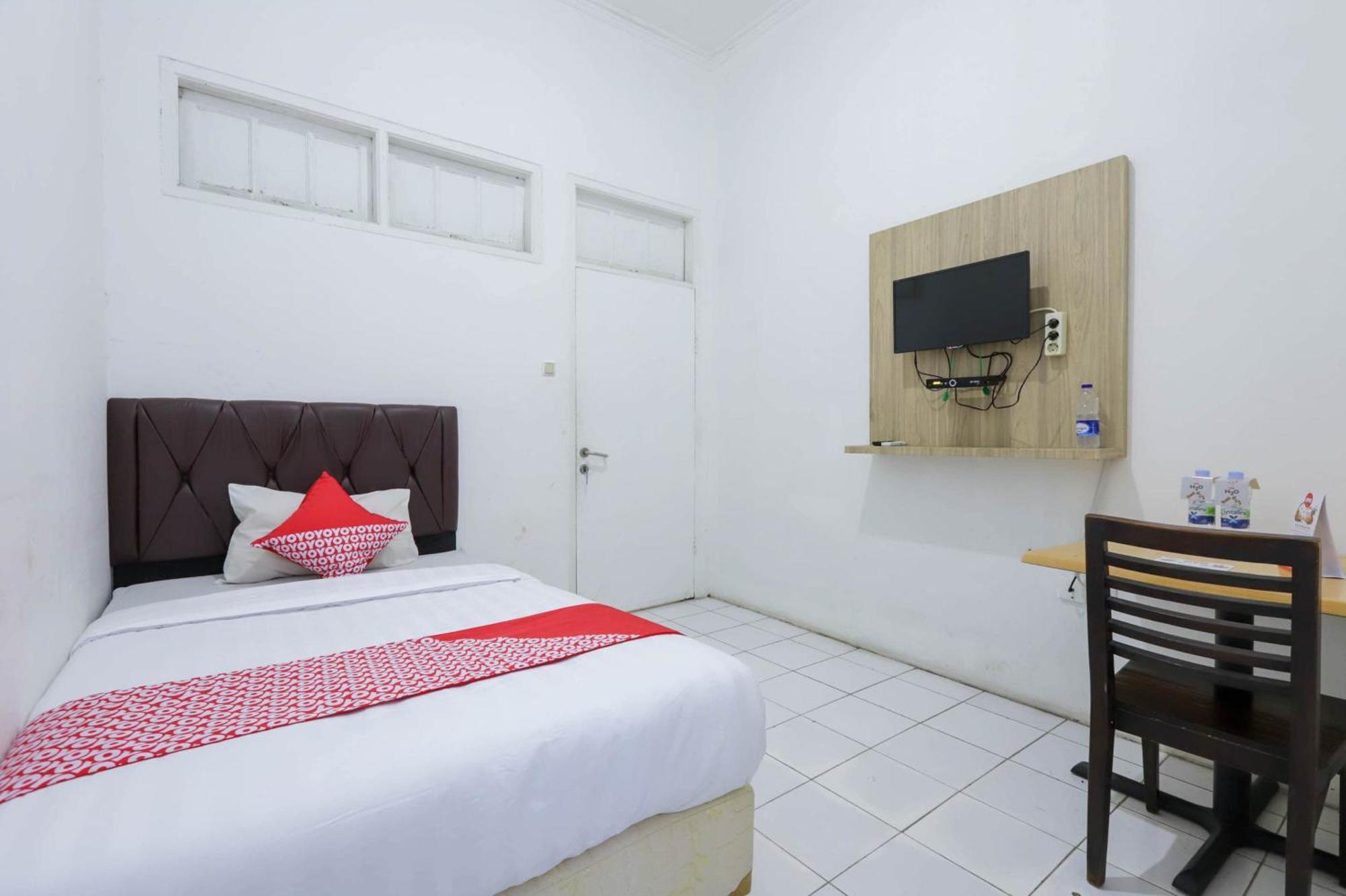 Oyo 1111 Pasar Baru Inn Джакарта Екстериор снимка