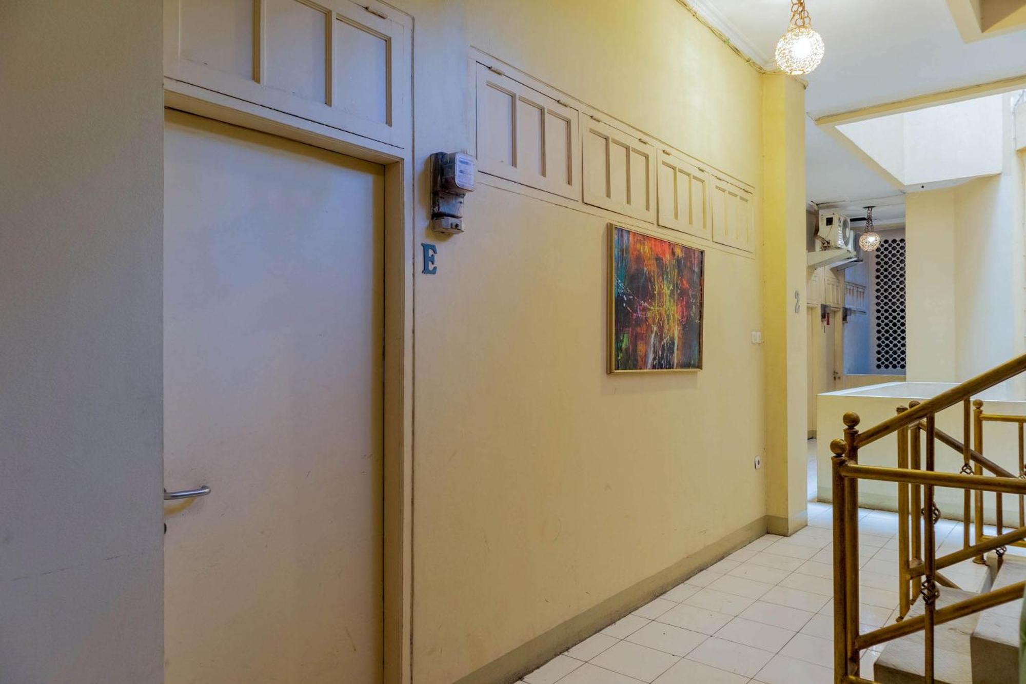 Oyo 1111 Pasar Baru Inn Джакарта Екстериор снимка