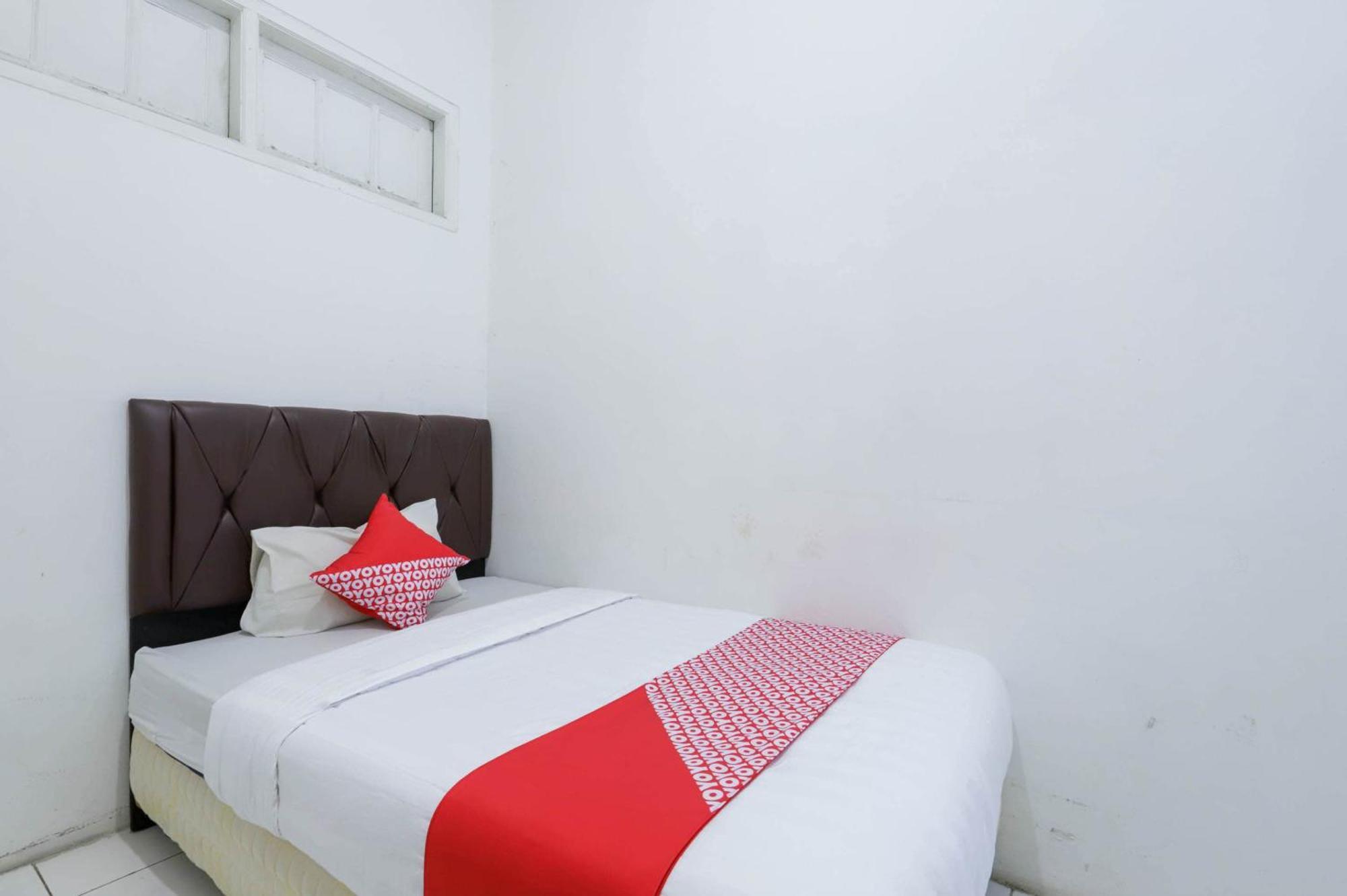 Oyo 1111 Pasar Baru Inn Джакарта Екстериор снимка