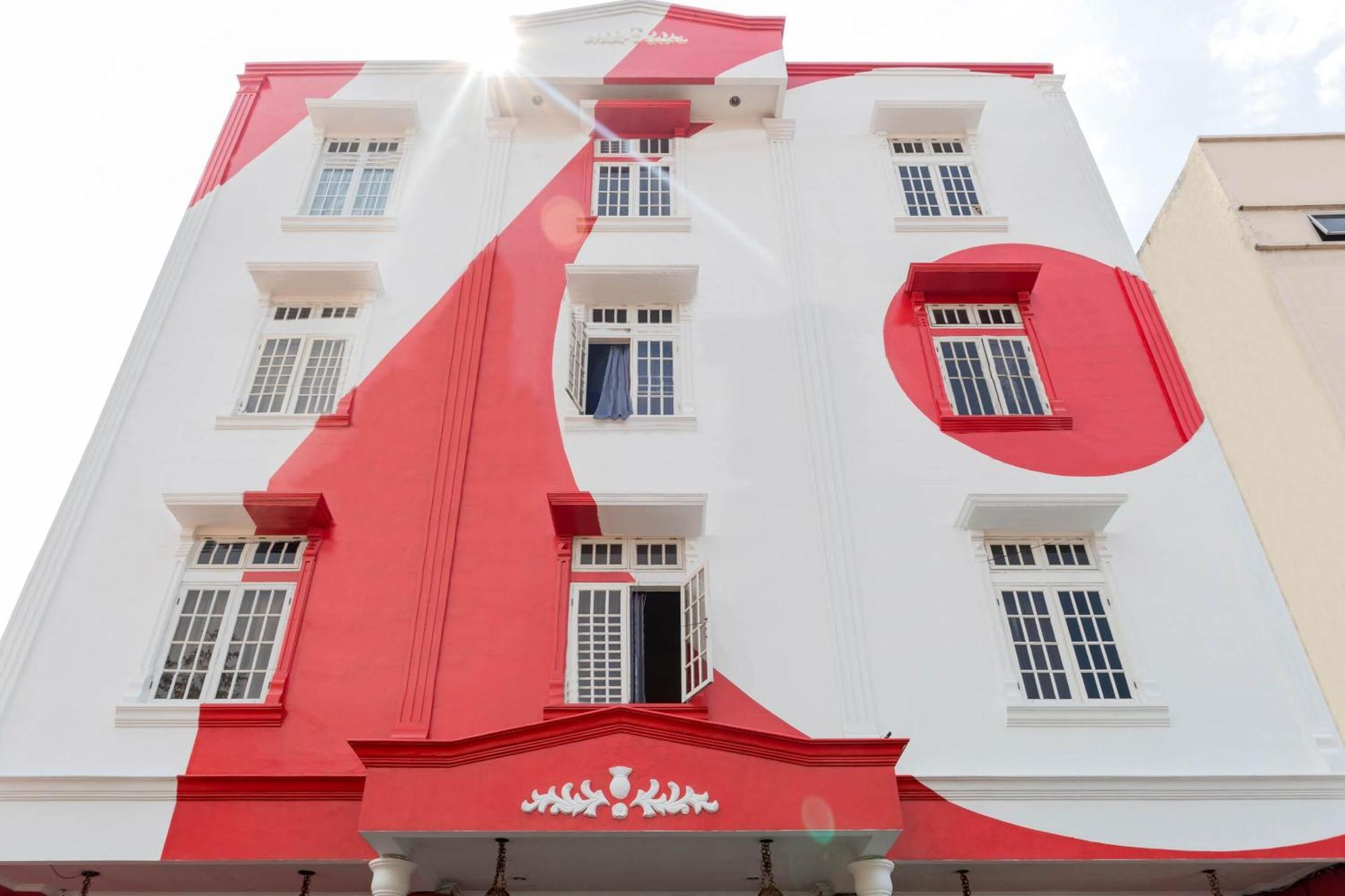 Oyo 1111 Pasar Baru Inn Джакарта Екстериор снимка
