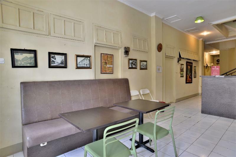 Oyo 1111 Pasar Baru Inn Джакарта Екстериор снимка