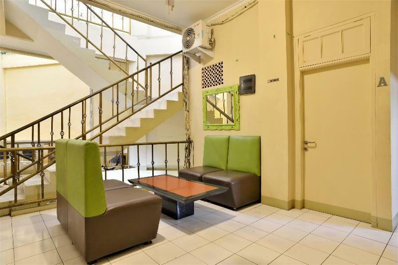 Oyo 1111 Pasar Baru Inn Джакарта Екстериор снимка